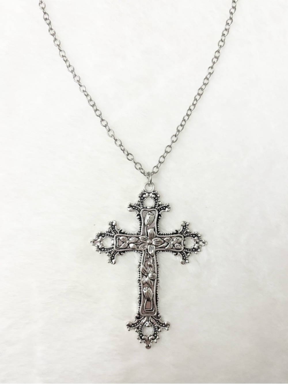 5/$15 🩷 MUST BUNDLE Ornate Silver Cross Pendant Necklace - Women's Jewelry